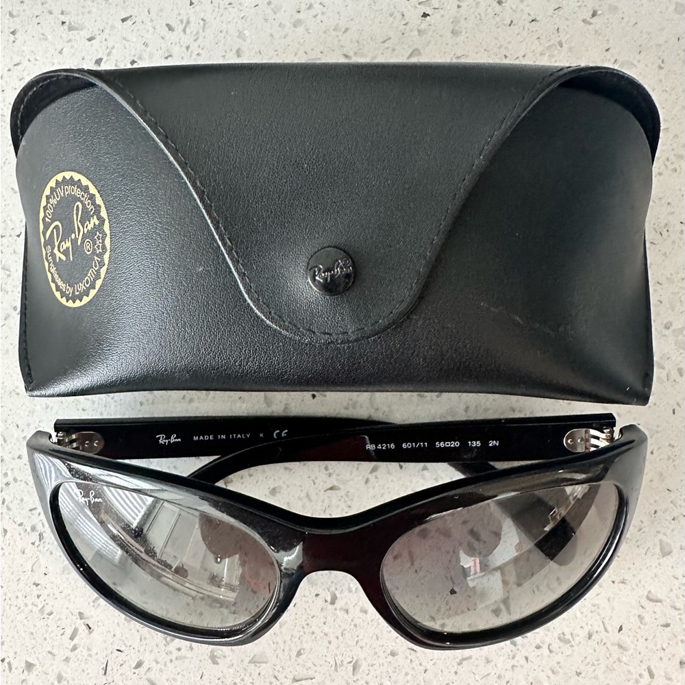 Ray-Ban black poly unisex sunglasses.